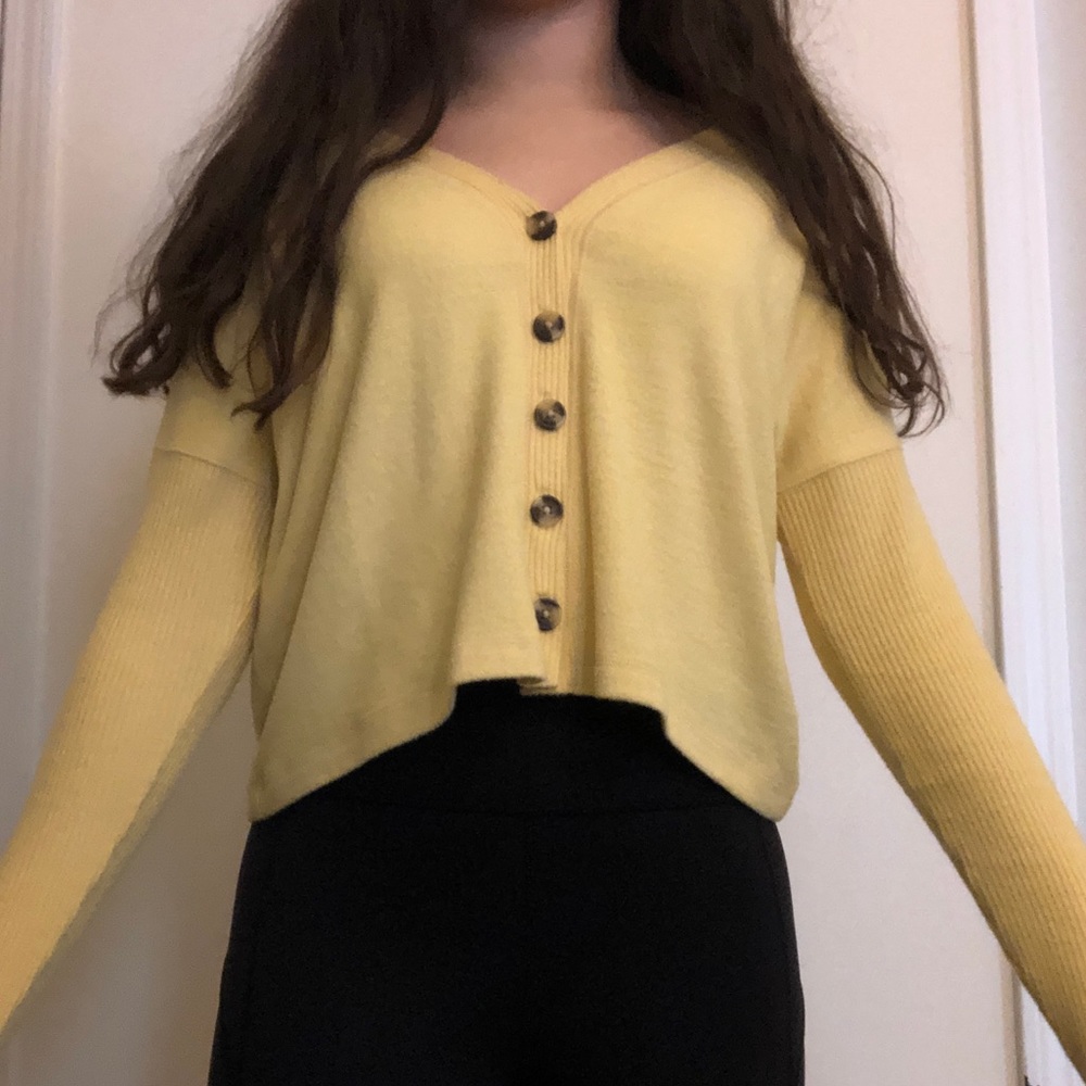 pastel yellow sweater abercrombie and fitch
